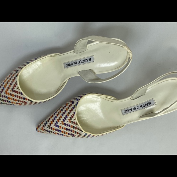 MANOLO BLAHNIK
Carolyne Raffia Slingbacks Rainbow - Picture 8 of 11